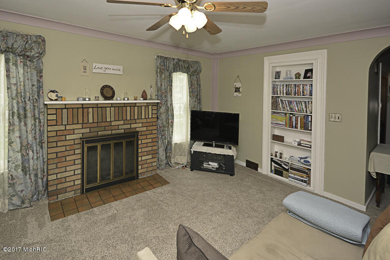412 N Augusta Dr, Augusta, MI 49012 photo 7