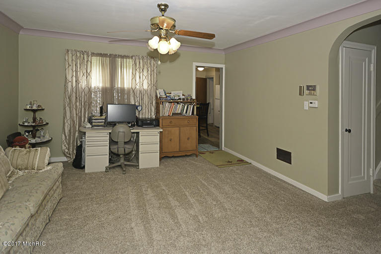 412 N Augusta Dr, Augusta, MI 49012 photo 9