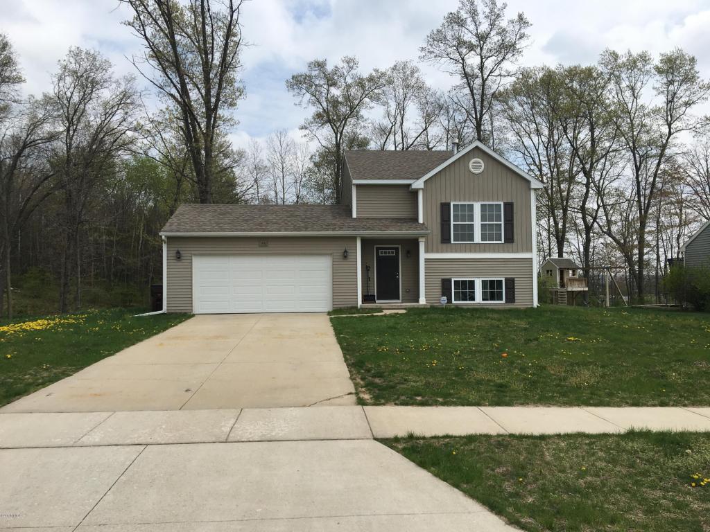 1652 Hamlet Dr, Lowell, MI 49331 photo 1