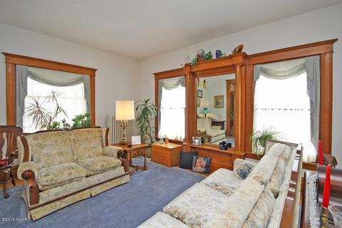 113 N Chestnut St, Augusta, MI 49012 photo 5
