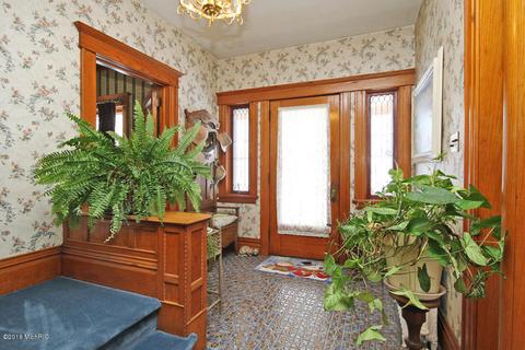 113 N Chestnut St, Augusta, MI 49012 photo 4