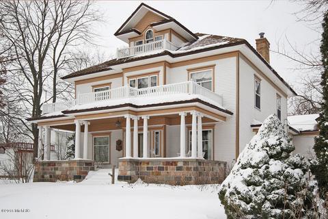 113 N Chestnut St, Augusta, MI 49012 photo 3
