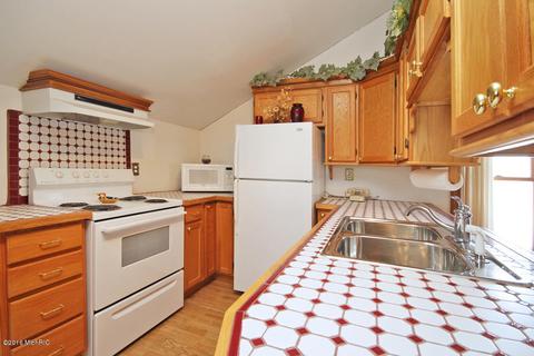 113 N Chestnut St, Augusta, MI 49012 photo 38