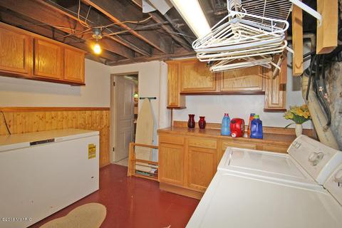 113 N Chestnut St, Augusta, MI 49012 photo 32