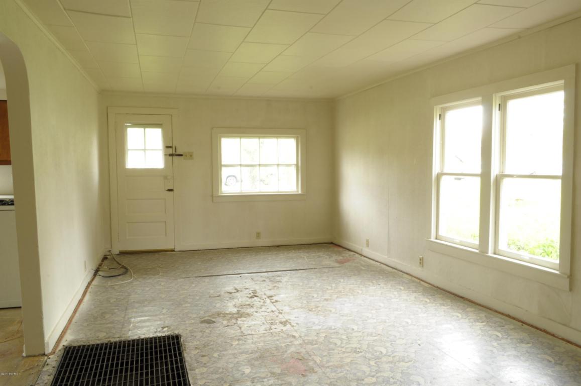 224 Elizabeth St, Belding, MI 48809 photo 3