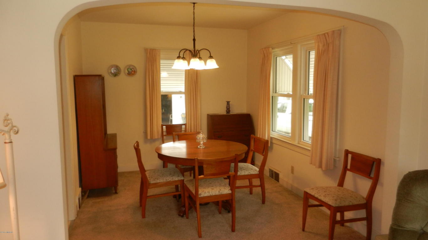 320 Wallace Ave, St. Joseph, MI 49085 photo 5