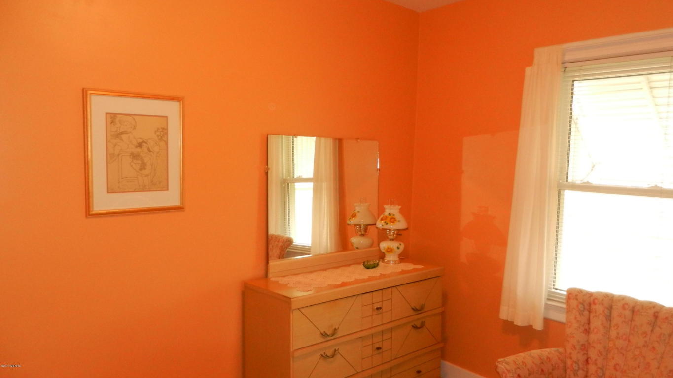 320 Wallace Ave, St. Joseph, MI 49085 photo 9