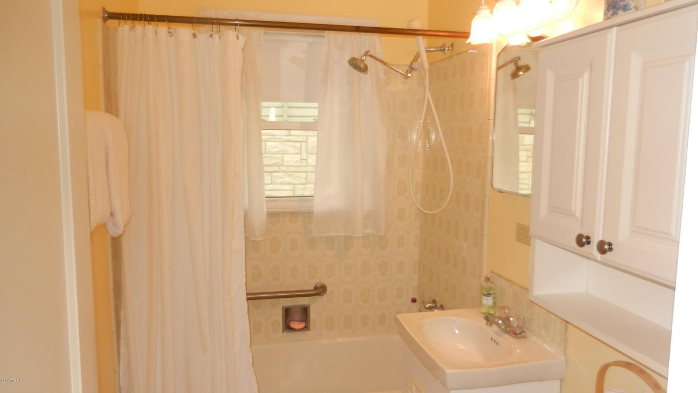 320 Wallace Ave, St. Joseph, MI 49085 photo 6