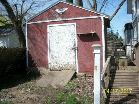 910 Third St, Three Rivers, MI 49093 photo 3