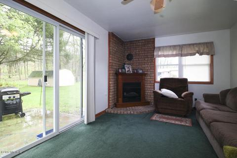 134 Highfield, Marshall, MI 49068 photo 4