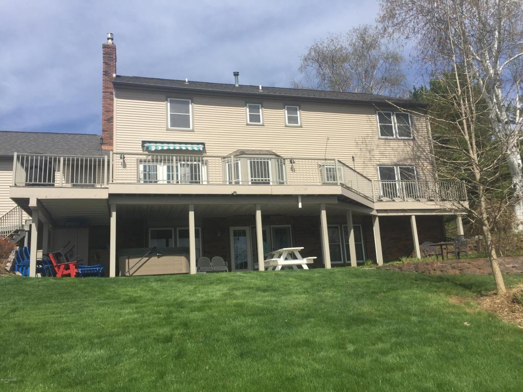 415 Midlakes Blvd, Plainwell, MI 49080 photo 2