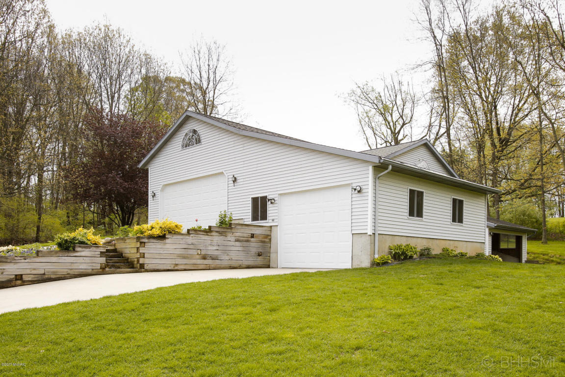 204 206 Deer Run Blvd, Plainwell, MI 49080 photo 2