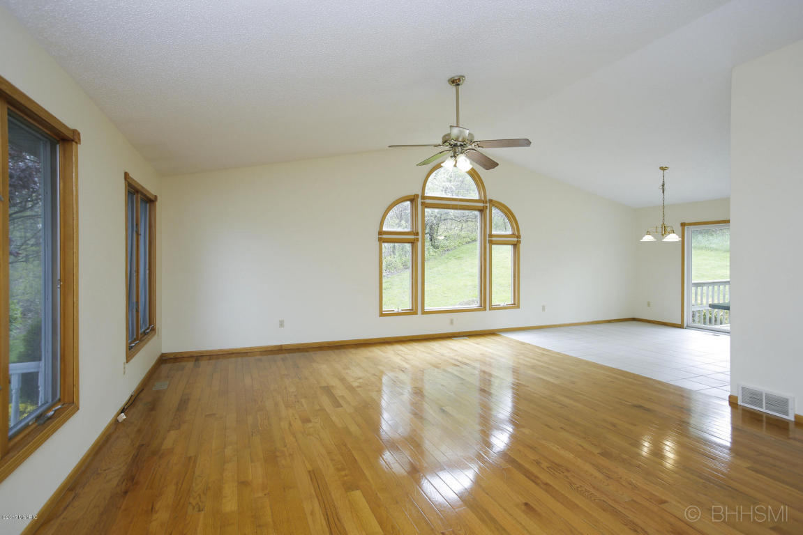204 206 Deer Run Blvd, Plainwell, MI 49080 photo 4