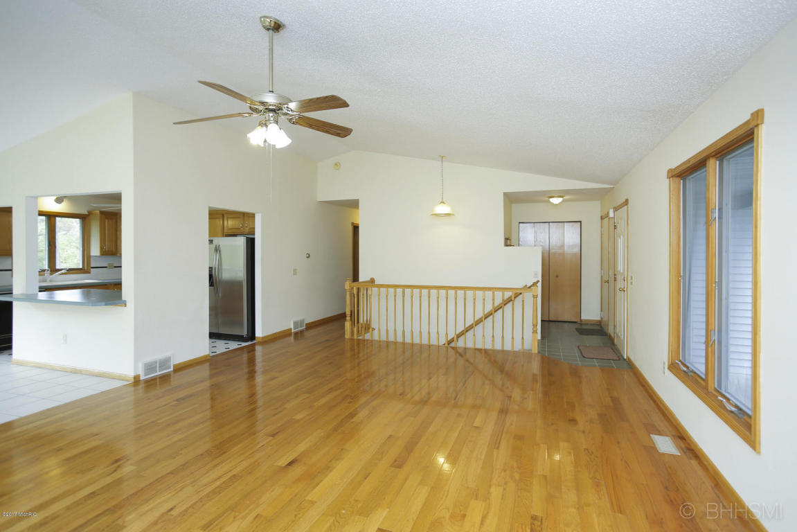 204 206 Deer Run Blvd, Plainwell, MI 49080 photo 6
