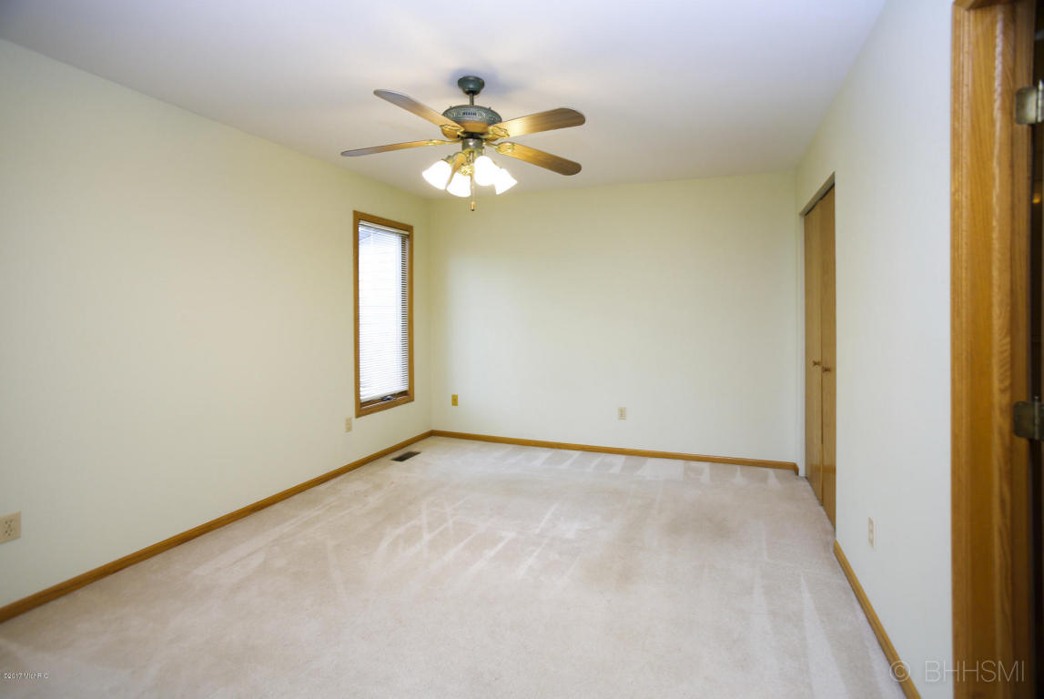 204 206 Deer Run Blvd, Plainwell, MI 49080 photo 12