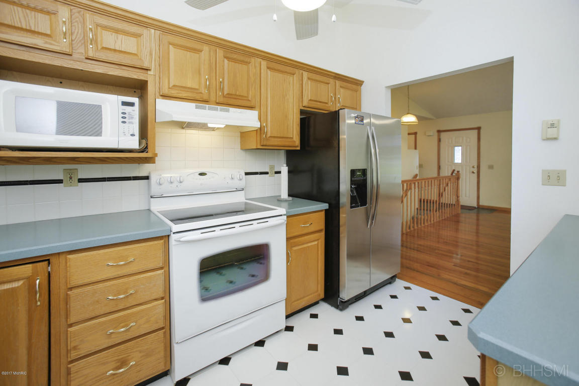 204 206 Deer Run Blvd, Plainwell, MI 49080 photo 9