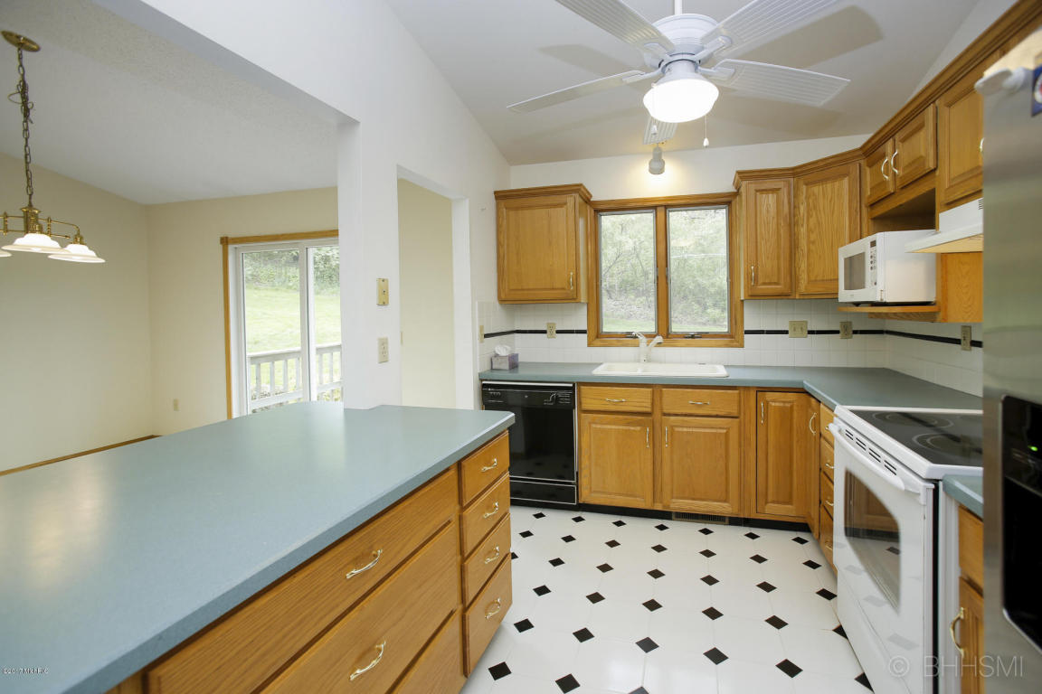 204 206 Deer Run Blvd, Plainwell, MI 49080 photo 10