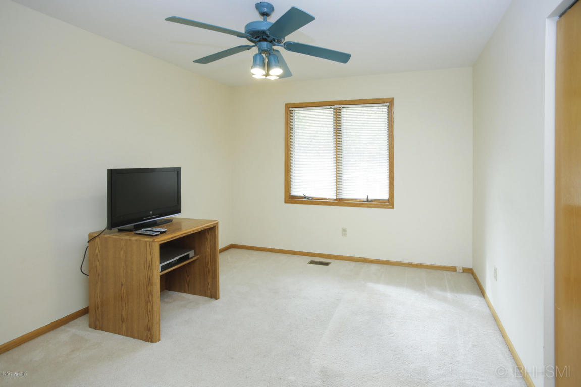 204 206 Deer Run Blvd, Plainwell, MI 49080 photo 15