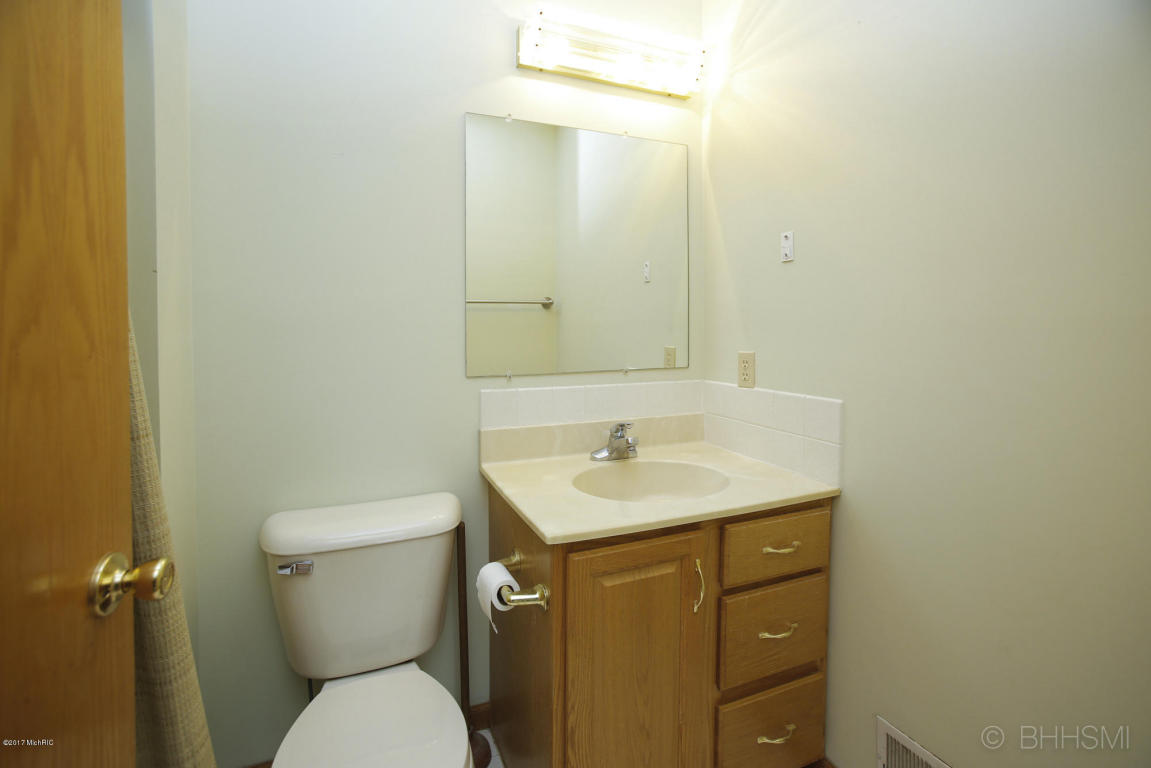 204 206 Deer Run Blvd, Plainwell, MI 49080 photo 13