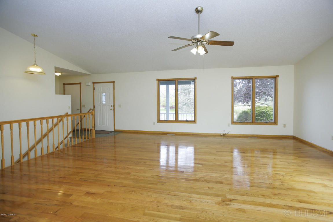 204 206 Deer Run Blvd, Plainwell, MI 49080 photo 5