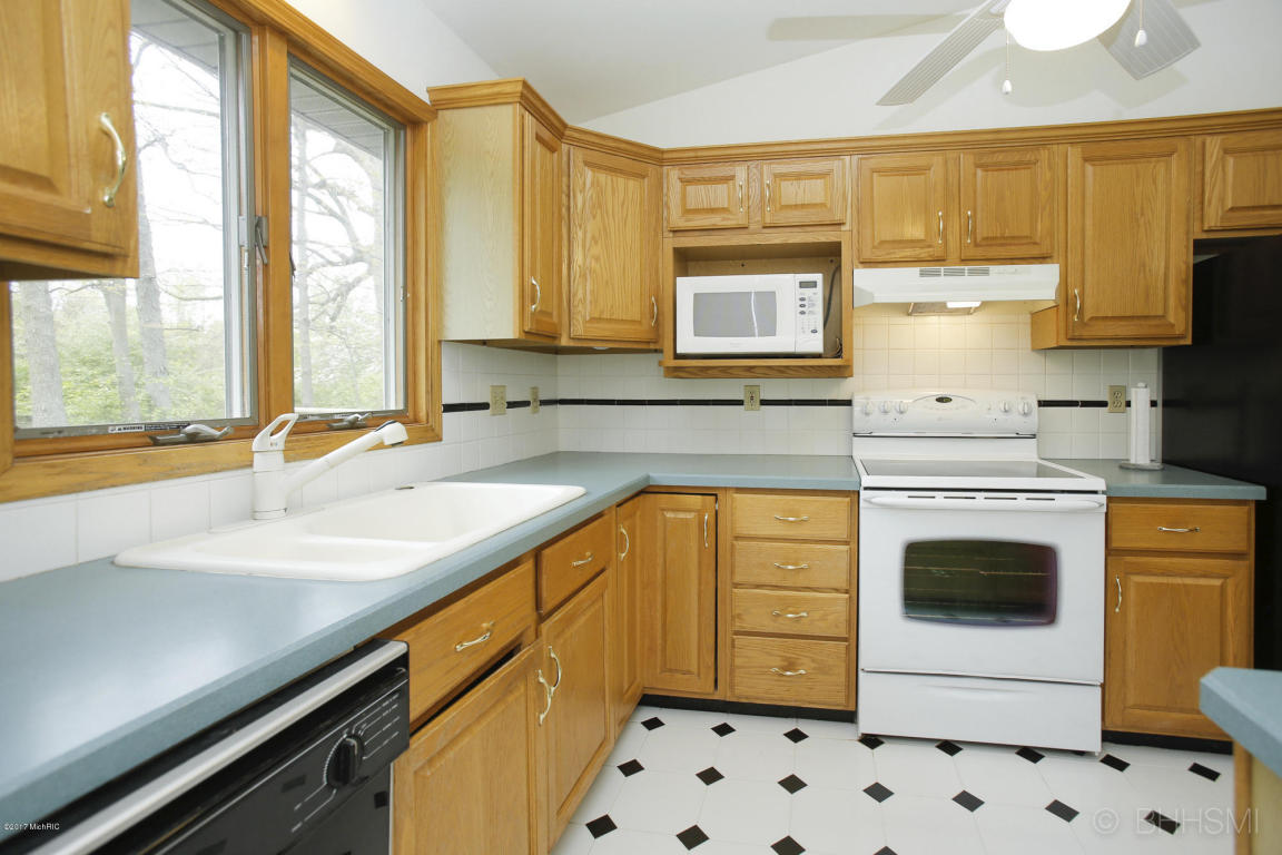204 206 Deer Run Blvd, Plainwell, MI 49080 photo 8