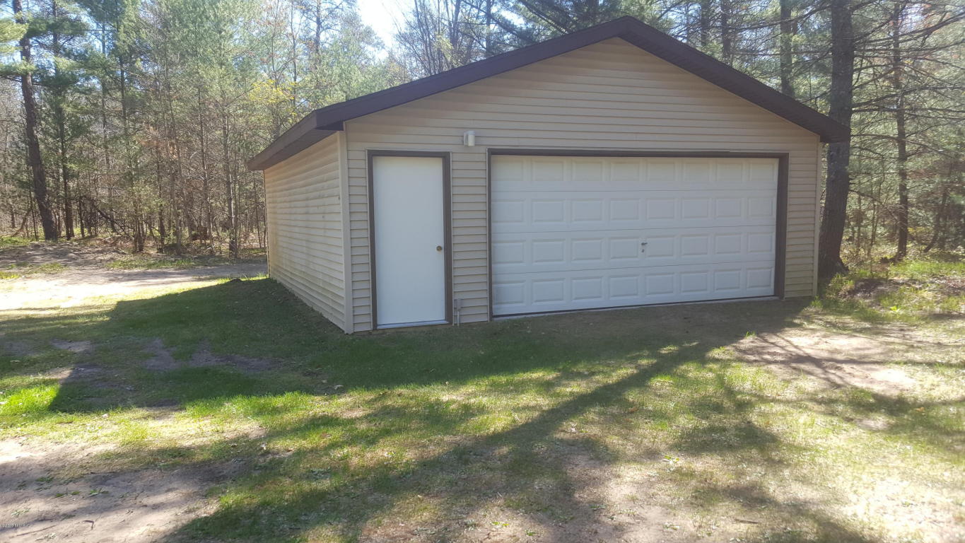 2415 Burke Cir, Baldwin, MI 49304 photo 3