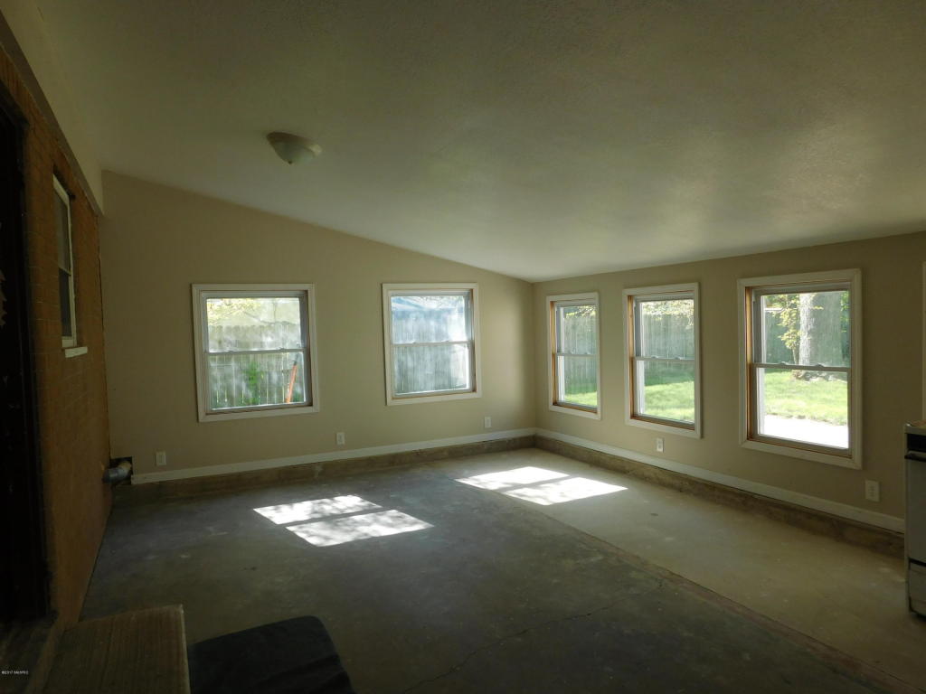 422 Ninth Ave, Three Rivers, MI 49093 photo 7