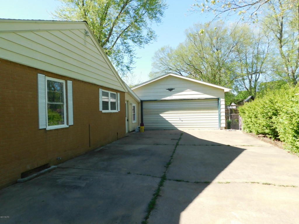 422 Ninth Ave, Three Rivers, MI 49093 photo 3