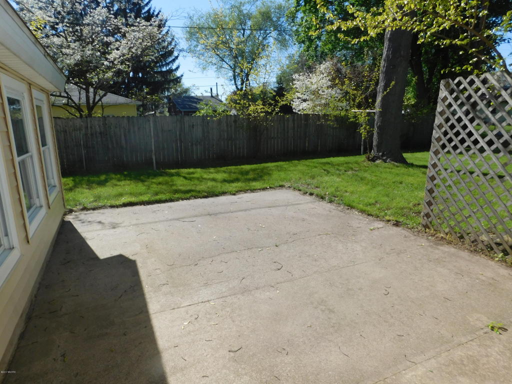422 Ninth Ave, Three Rivers, MI 49093 photo 4
