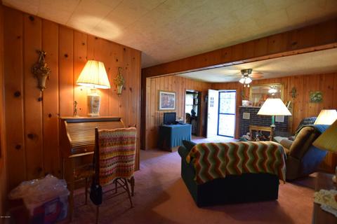 1364 E Wilcox Ave, White Cloud, MI 49349 photo 4