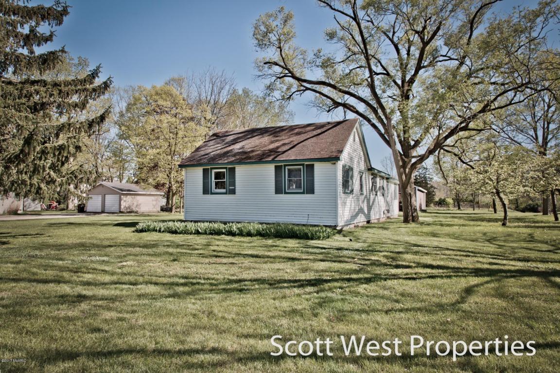 976 Bowes St SE, Lowell, MI 49331 photo 2