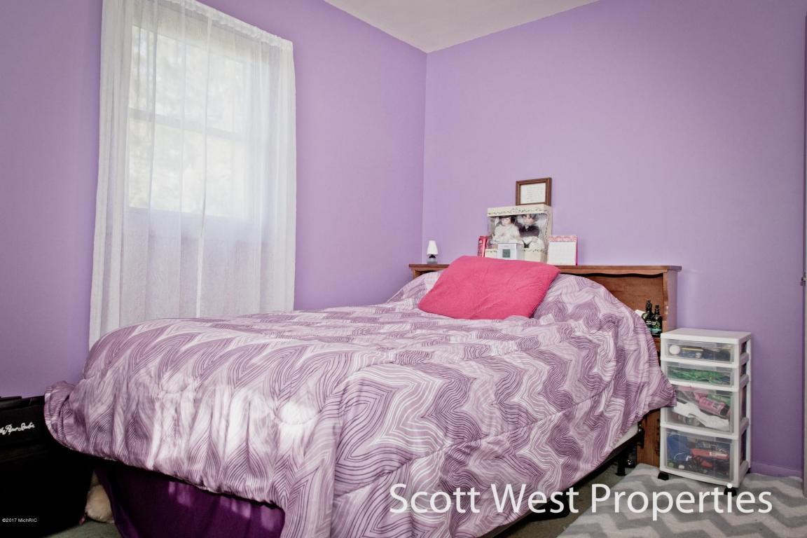 976 Bowes St SE, Lowell, MI 49331 photo 17