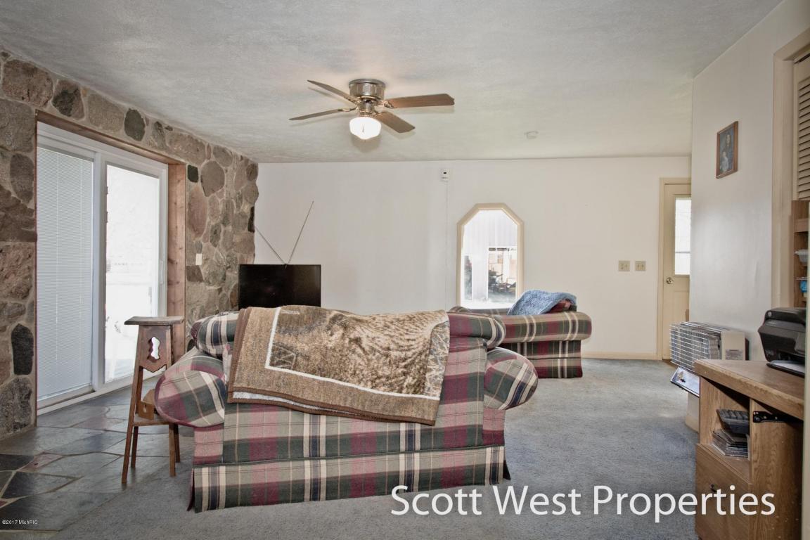 976 Bowes St SE, Lowell, MI 49331 photo 4