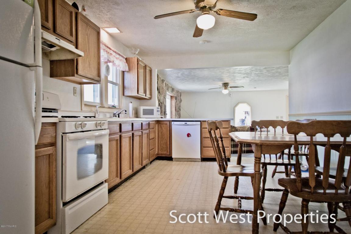 976 Bowes St SE, Lowell, MI 49331 photo 6
