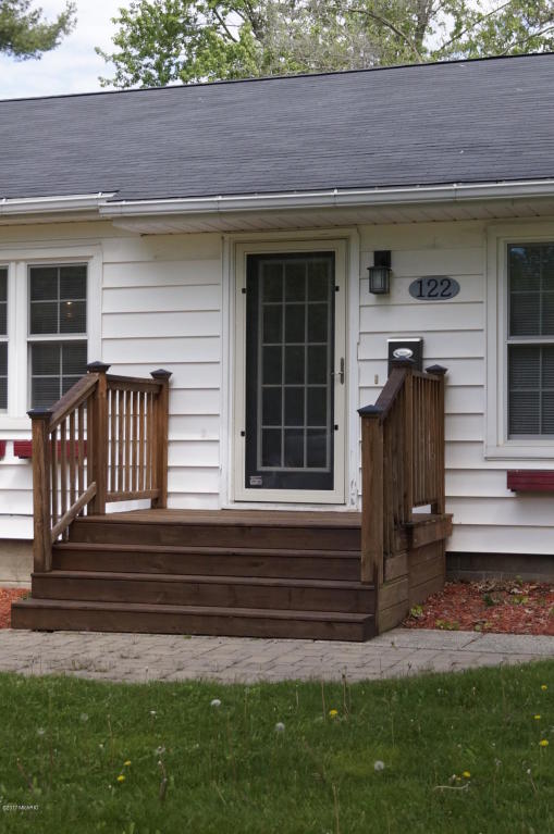 122 E Mary St, Belding, MI 48809 photo 2