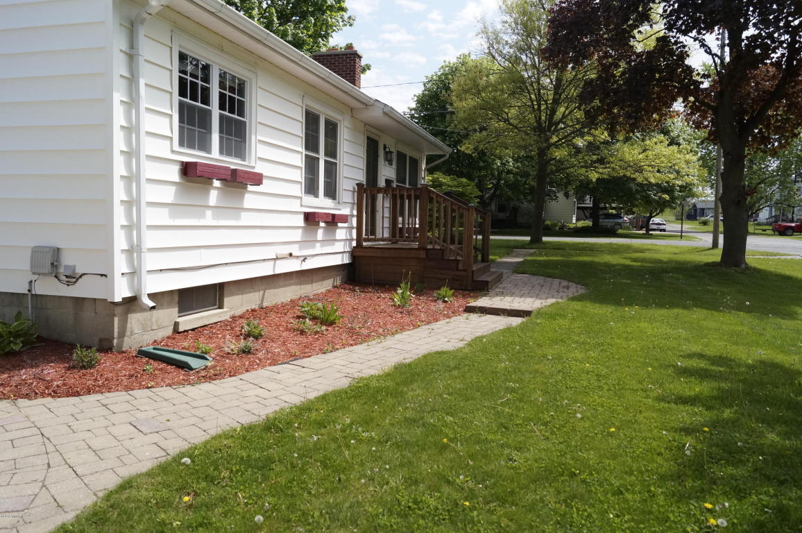 122 E Mary St, Belding, MI 48809 photo 38