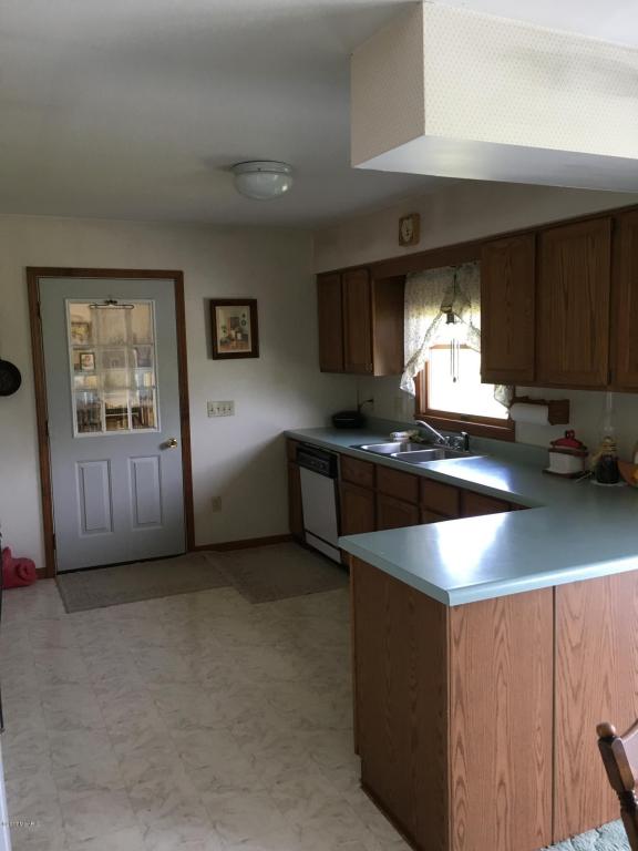 15900 Kane, Plainwell, MI 49080 photo 3