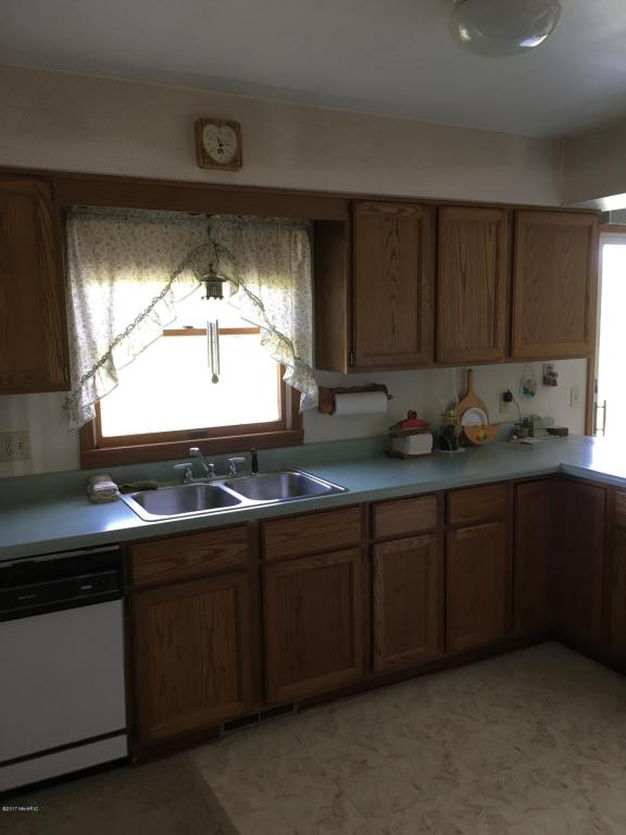 15900 Kane, Plainwell, MI 49080 photo 4