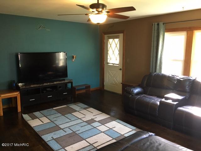 78 Parsonage St, Saranac, MI 48881 photo 4