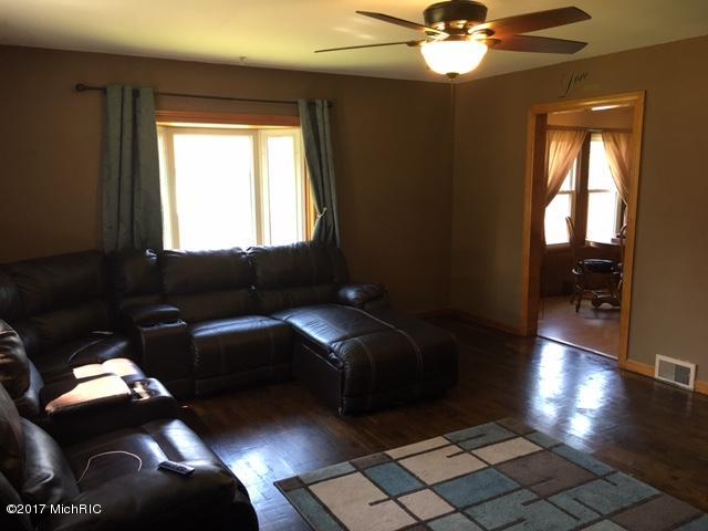 78 Parsonage St, Saranac, MI 48881 photo 5