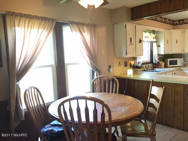 78 Parsonage St, Saranac, MI 48881 photo 7