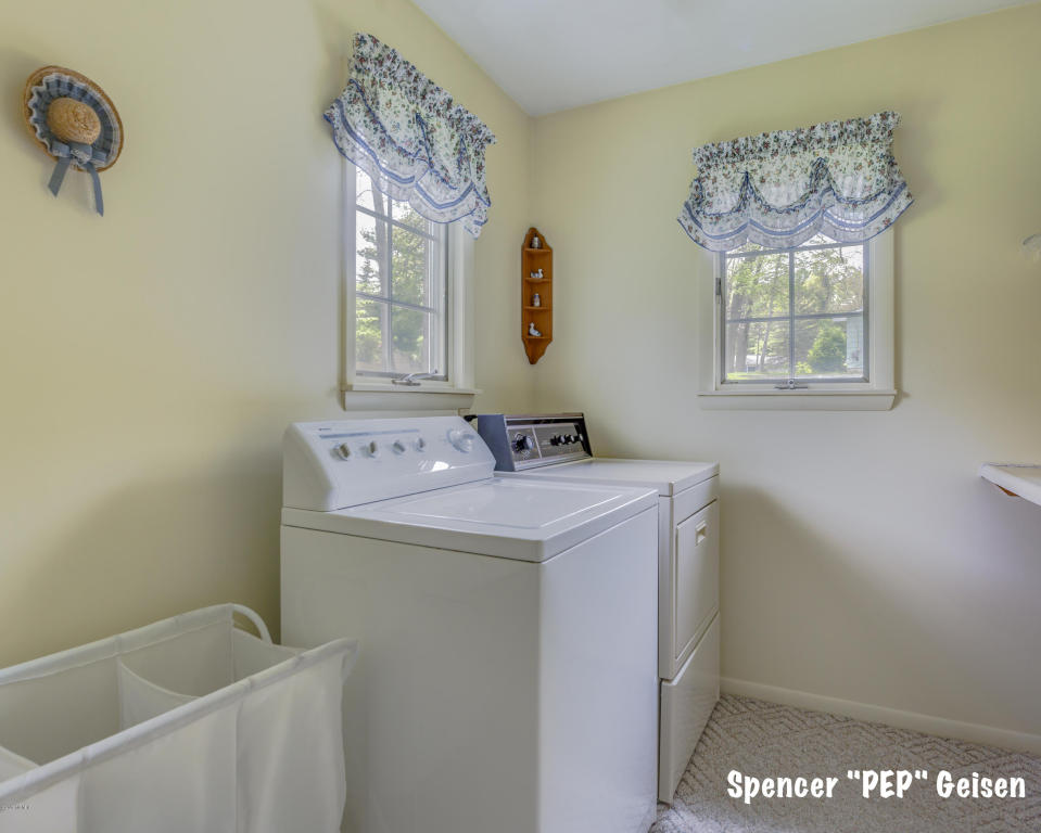 321 Floral Dr, Belding, MI 48809 photo 15