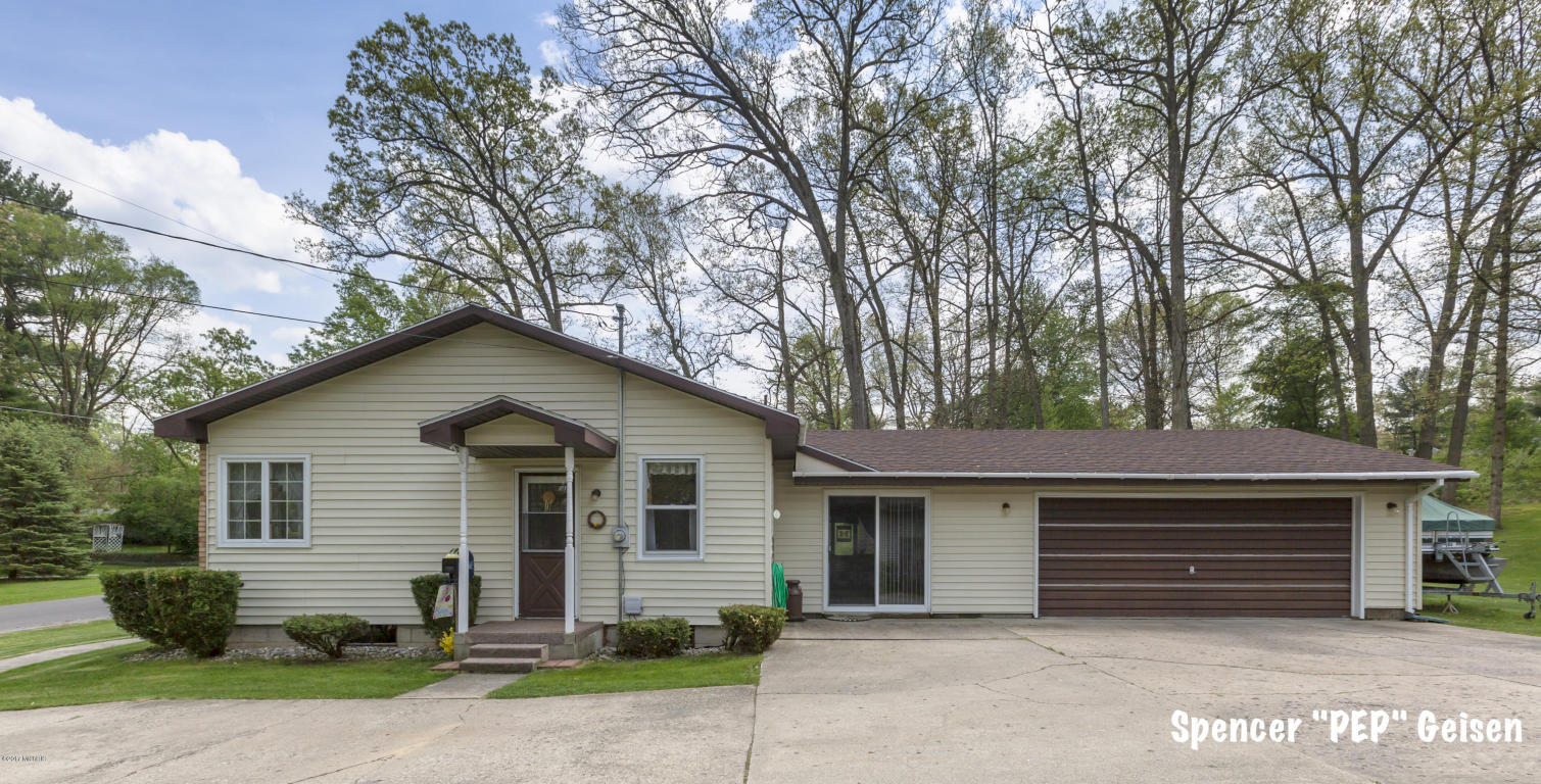 321 Floral Dr, Belding, MI 48809 photo 3