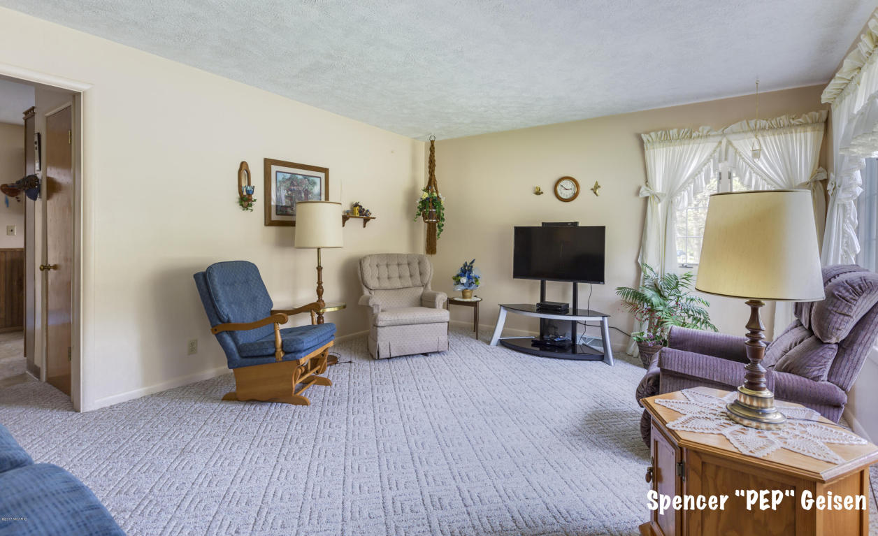 321 Floral Dr, Belding, MI 48809 photo 4