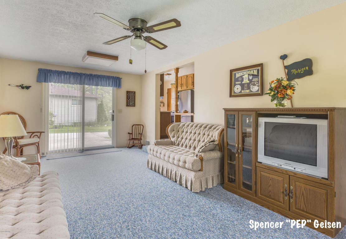 321 Floral Dr, Belding, MI 48809 photo 9