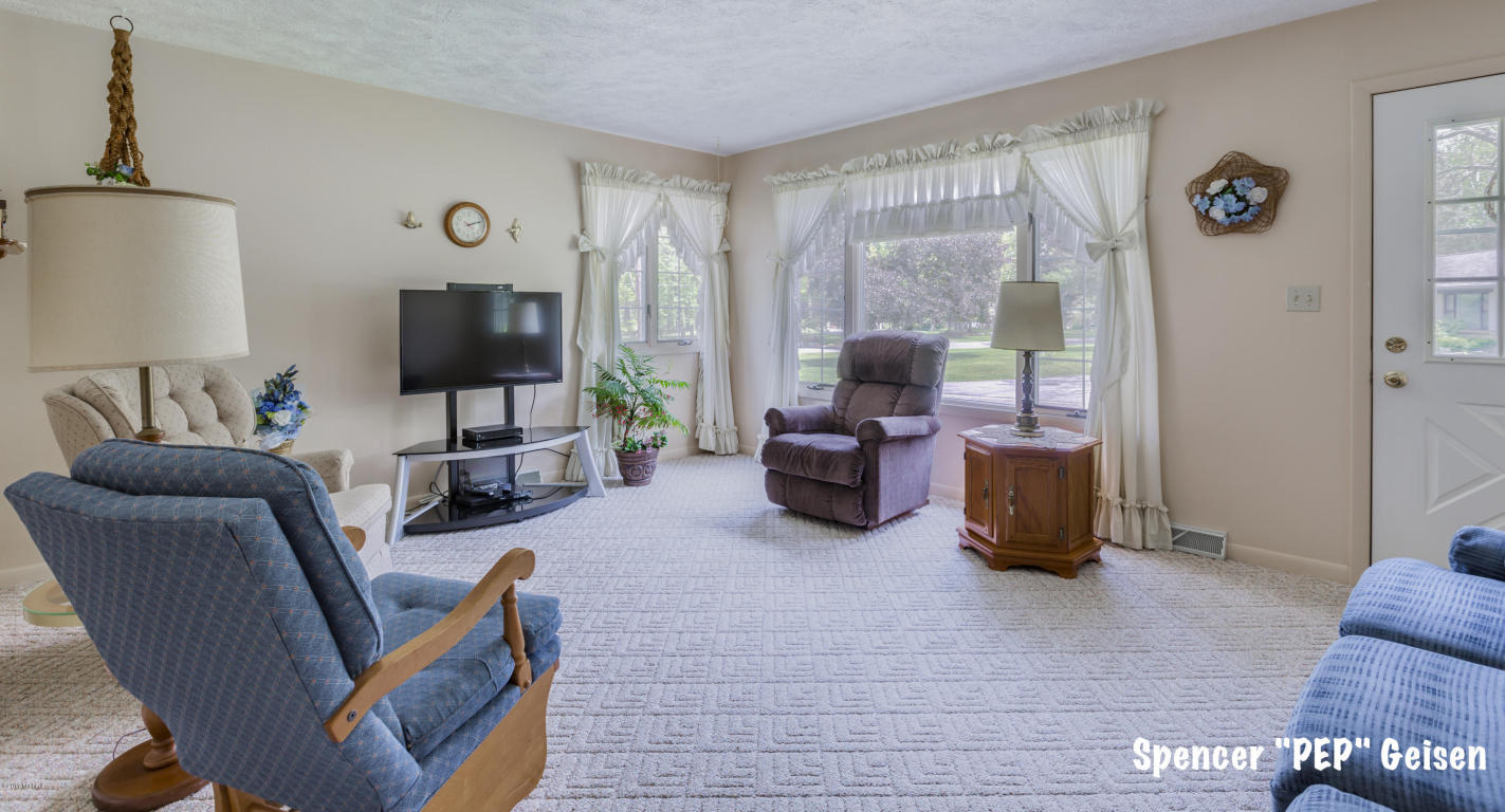 321 Floral Dr, Belding, MI 48809 photo 5