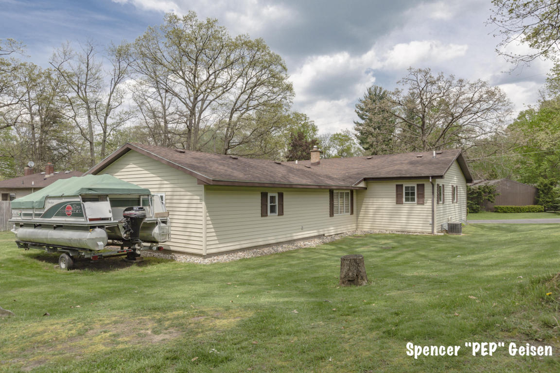 321 Floral Dr, Belding, MI 48809 photo 17