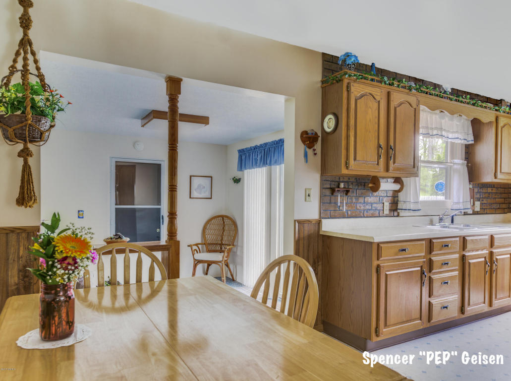 321 Floral Dr, Belding, MI 48809 photo 6