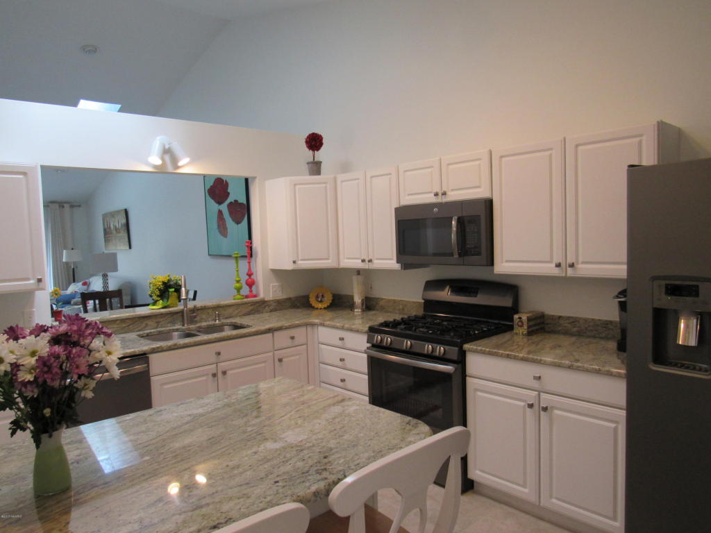 17948 River Bluff Dr, Big Rapids, MI 49307 photo 2
