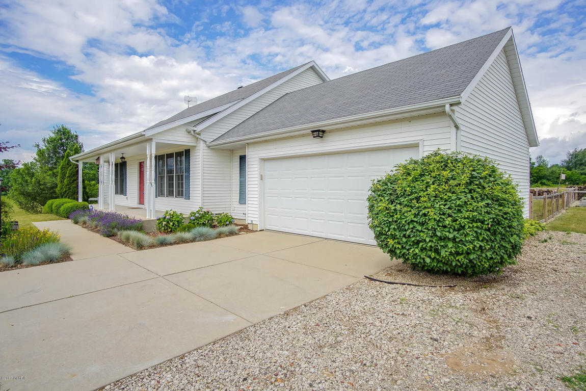 65208 M-62, Cassopolis, MI 49031 photo 2